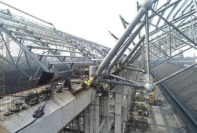 Synchronous installation of steel roof in coal yard