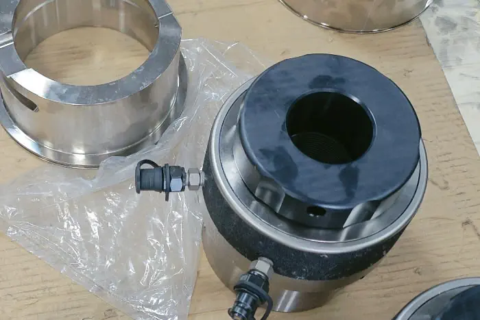 Hydraulic Tensioning vs Torquing with SAIVS Tools(1) hydraulic-bolt-tensioning-vs-torquing-best-method-1.webp