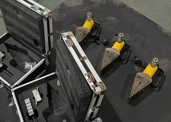 Professional Guide to Choosing the Right Flange Spreader for Industrial Maintenance(1) STF14H-HB-1.webp